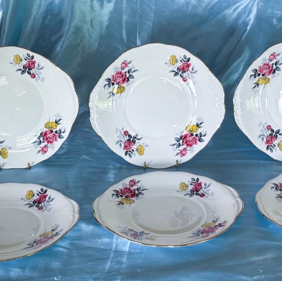 Elegantly Beautiful Royal Vale Cake Plates Made in England!Set of 6 - Picture 1 of 7
